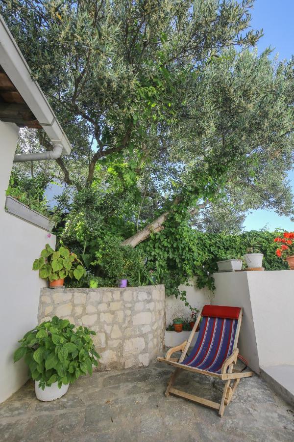 Artistic Summer House Marinovic With Garden&Bbq Supetar Buitenkant foto